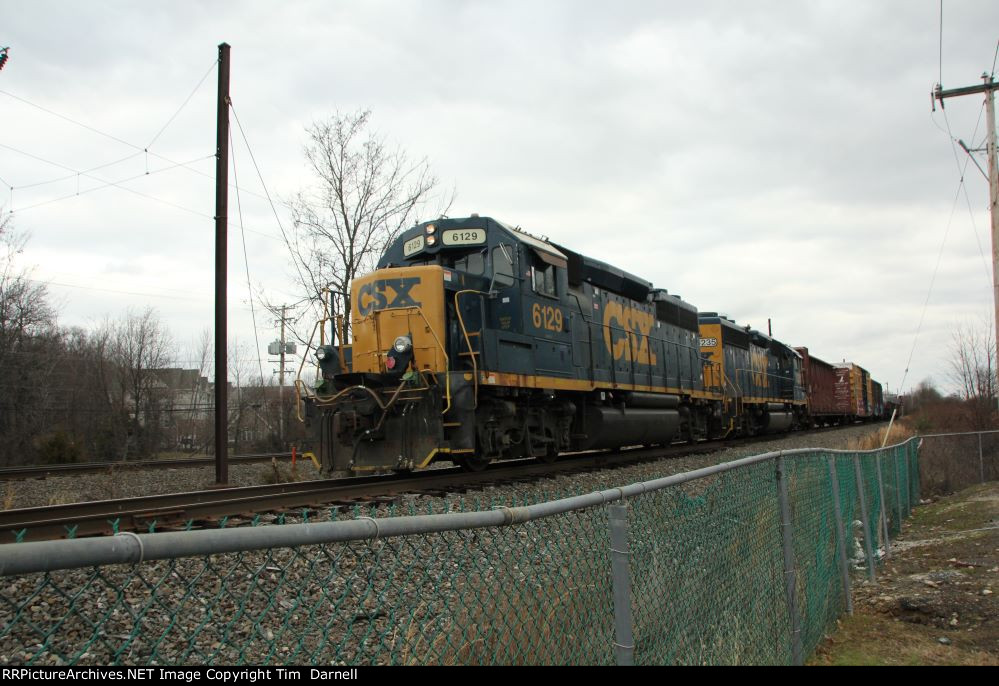 CSX 6129, 6235 on MO25